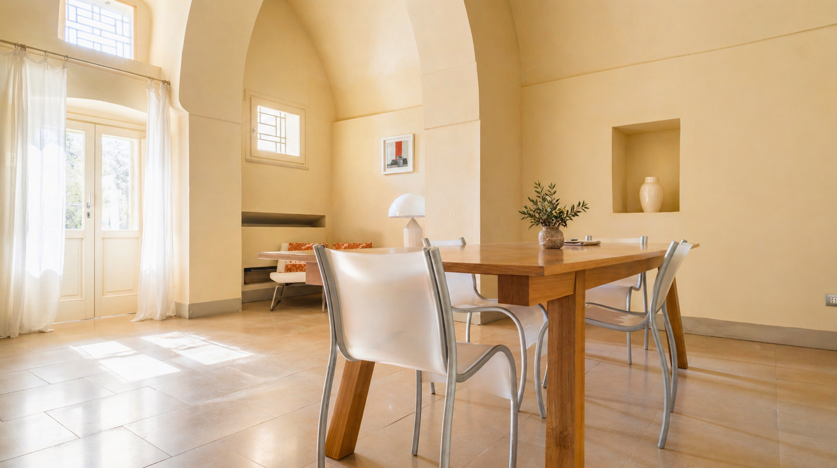 Volta incrociata in salone con zona pranzo nella Masseria Bernardini a Nardò, Salento